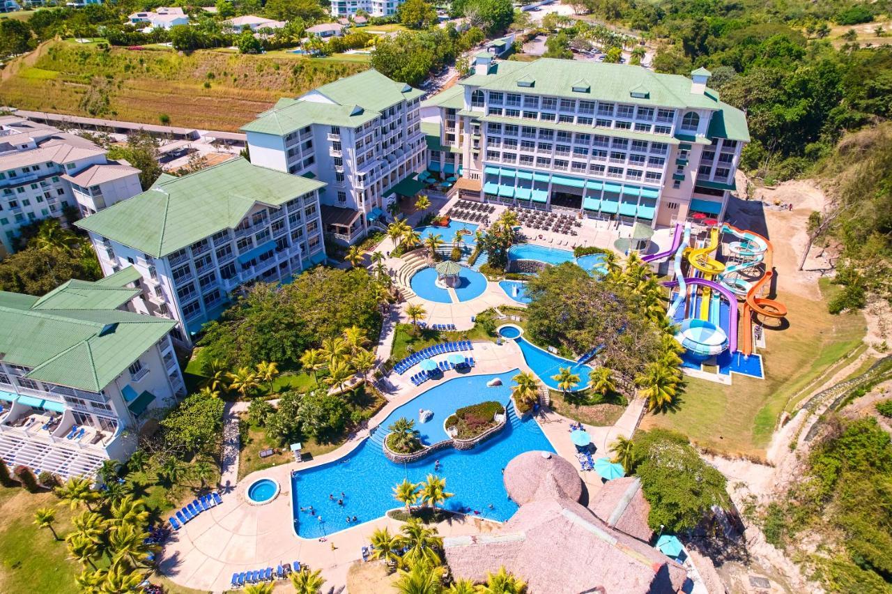 Hotel Gran Evenia Bijao Santa Clara  Esterno foto Aerial view of the hotel