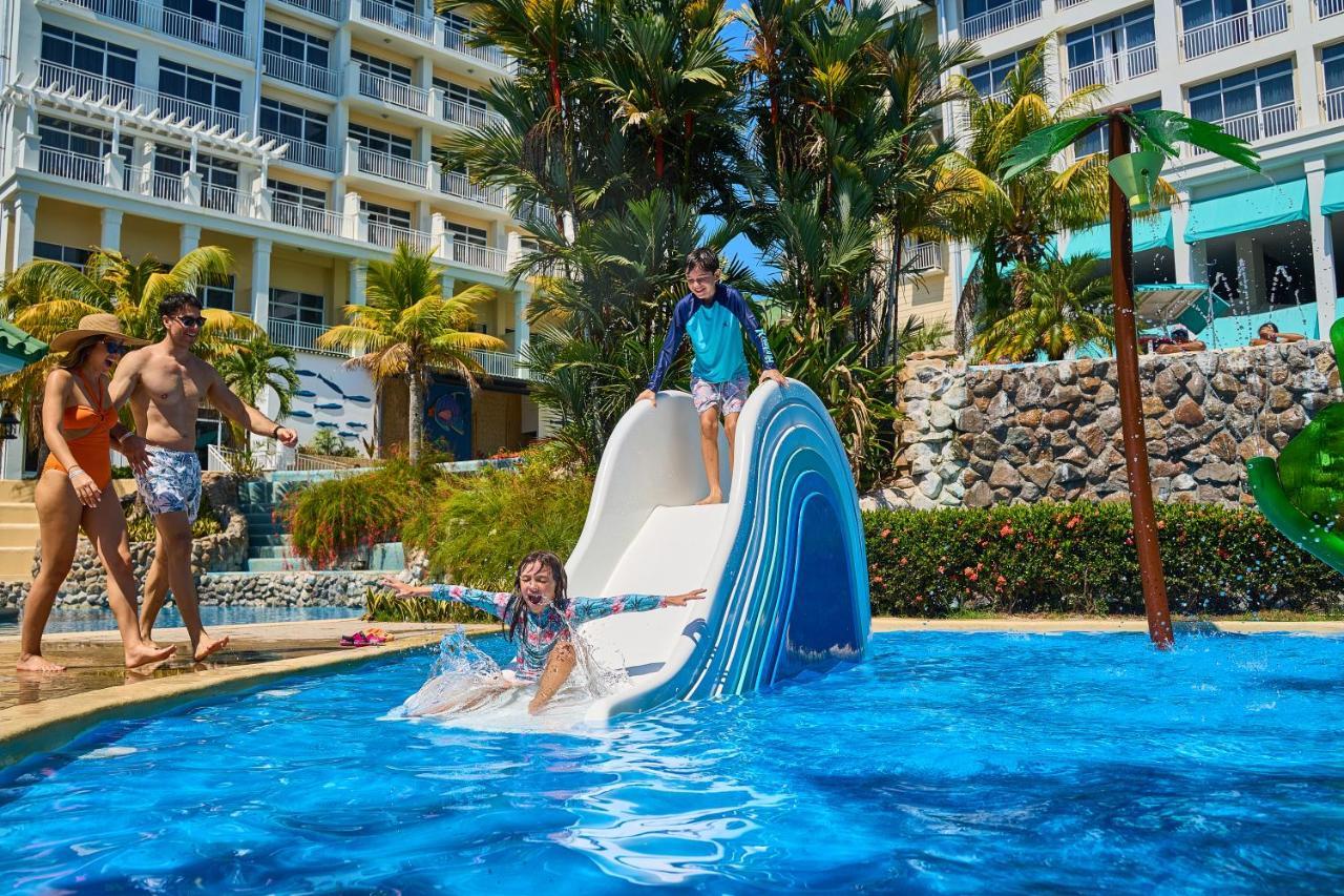 Hotel Gran Evenia Bijao Santa Clara  Esterno foto A water slide at the pool
