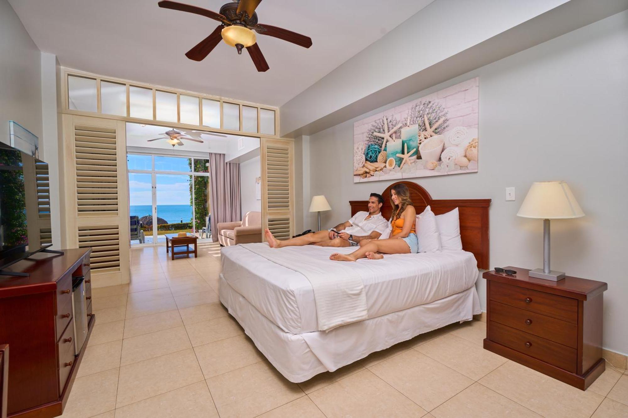 Hotel Gran Evenia Bijao Santa Clara  Esterno foto A bedroom at the Iberostar Grand Hotel Bávaro