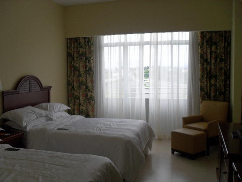 Hotel Gran Evenia Bijao Santa Clara  Esterno foto A room at the hotel